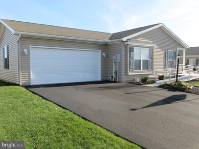 37 Cormorant Dr, Bechtelsville, PA 19505 - photo 4