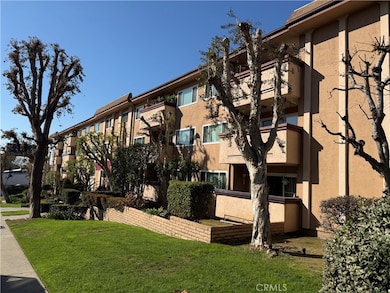 1121 N Olive Dr unit 211, West Hollywood, CA 90069 - photo 3