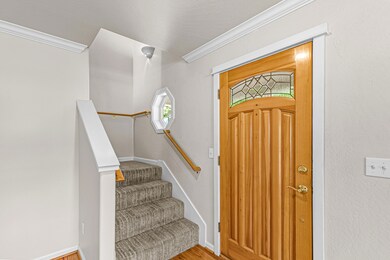 380 Hemlock Ln, Ashland, OR 97520
