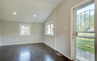 1716 Sale Rd, Columbus, OH 43224 - photo 4