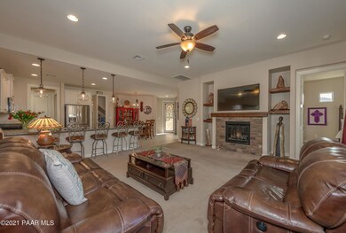 004_Living Room