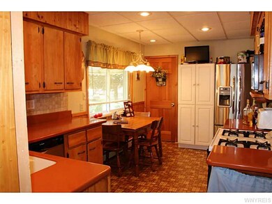 147 Schenck St, North Tonawanda, NY 14120 - photo 4