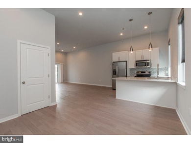 4304 Cresson St unit 2, Philadelphia, PA 19127 - photo 3