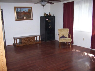 LIVING RM