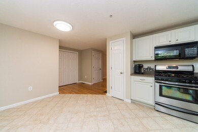 54 Pinecrest Village unit 54, Hopkinton, MA 01748 - photo 5