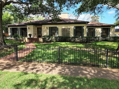 2000 S College Ave, Tyler, TX 75701 - photo 2