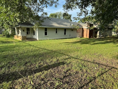 218 N Walnut St, Commerce, OK 74339 - photo 3