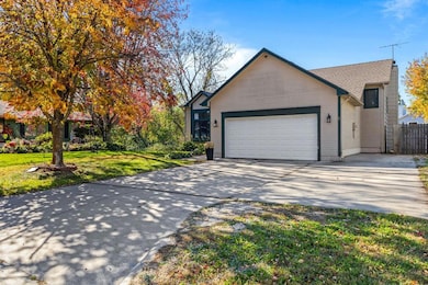 3024 Deerpath Ct, Des Moines, IA 50320 - photo 2