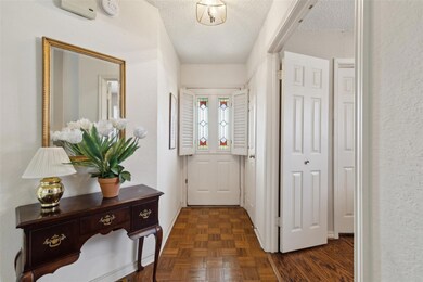 Foyer featuring a textured ceiling