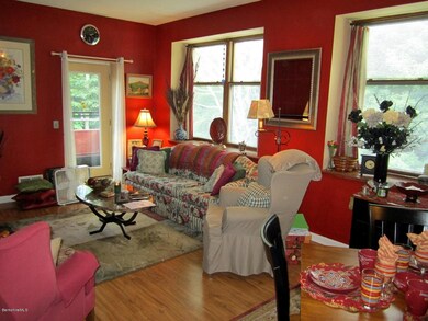 2-LivingRoom
