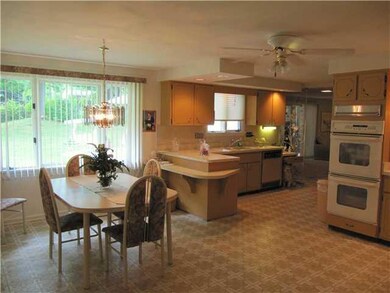 Kitchen. Large, flowing kitchen with double oven, 