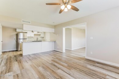 004-photo-living-room-13684184