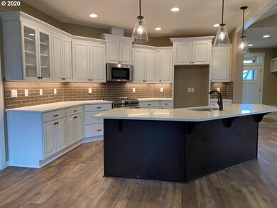 1035 N Douglas St, Canby, OR 97013 - photo 2