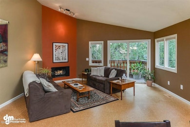 05-Living Room_8301