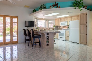 Breakfast Bar Dining