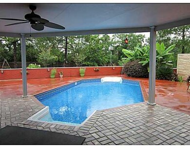 Swimming Pool/Hot Tub/Sauna.