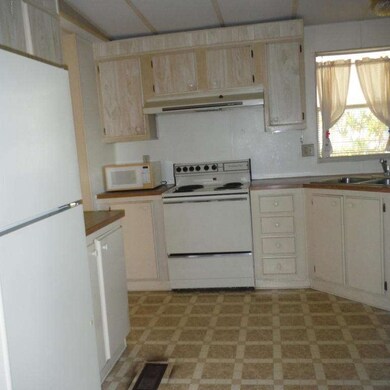 702 Amaryllis Dr, Sebastian, FL 32976 - photo 6