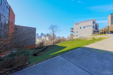 327 Oregon St, Cincinnati, OH 45202 - photo 7