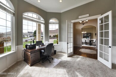 6 Bright Office Space