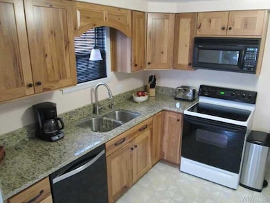 390 Bennett St, North Tonawanda, NY 14120 - photo 4