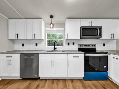 840F51D8-EDA8-4AA3-9445-E8500297F89D