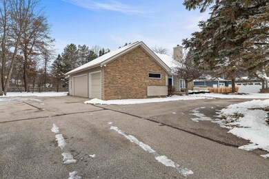 5609 Pondview Dr, Midland, MI 48640 - photo 4