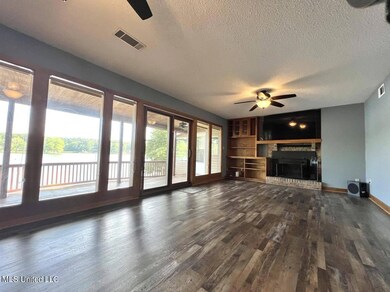 8843 Living area 2