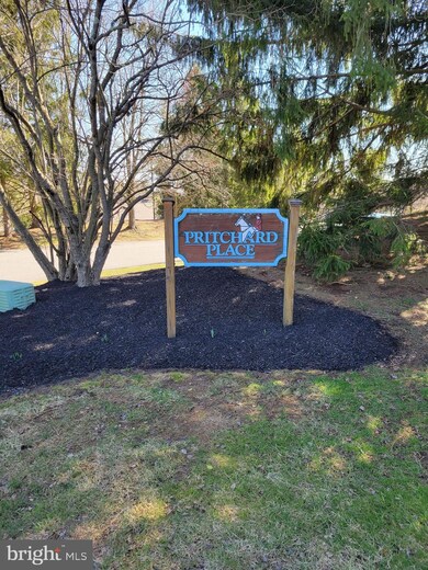 211 Pritchard Place unit 211, Newtown Square, PA 19073 - photo 2