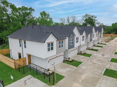 Easy access to downtown, the Heights and all major