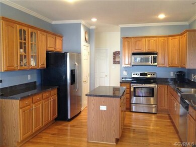 Fabulous Kitchen with Stainless Steel Appliances!