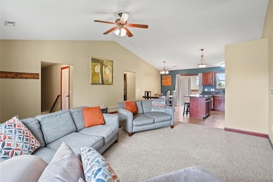 16215 Monroe Ct, Urbandale, IA 50323 - photo 2