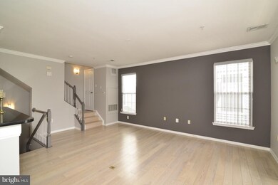 13034 Cabin Creek Rd, Herndon, VA 20171 - photo 3