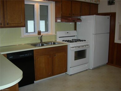 585 Audrey Ln, Struthers, OH 44471 - photo 2