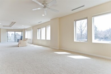 111 Cottage Grove Ave SE unit 201, Cedar Rapids, IA 52403 - photo 4