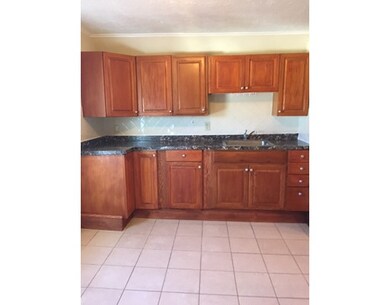 82 Grand St unit 3rd Floor, Lowell, MA 01851 - photo 2