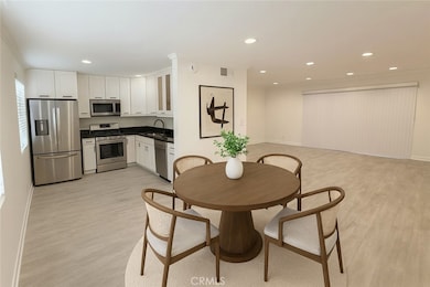 9689 Via Torino, Burbank, CA 91504 - photo 5