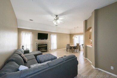 1604 S Narcissus Place, Broken Arrow, OK 74012 - photo 7