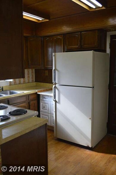 127 W Potomac Dr, Colonial Beach, VA 22443 - photo 5