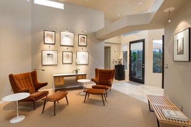 009_Lounge Area towards Entry