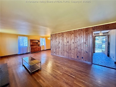 1705 Tanner Rd, Charleston, WV 25314 - photo 6