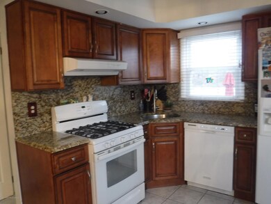 308 Chesterton Ave, Staten Island, NY 10306 - photo 6