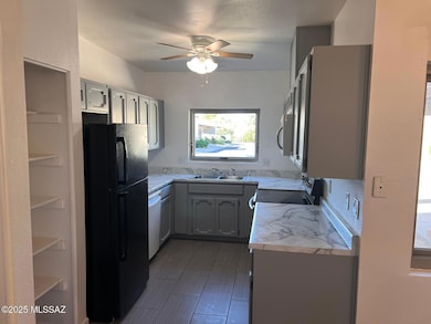 8141 E Daniella Cir, Tucson, AZ 85715 - photo 2