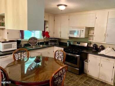 4200 Coventry Dr, Moss Point, MS 39562 - photo 5