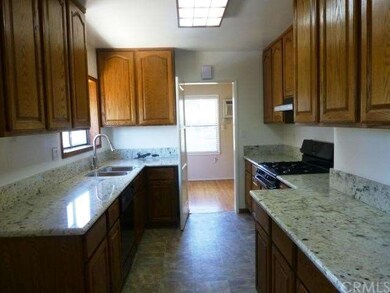 Nice BIG Kitchen!