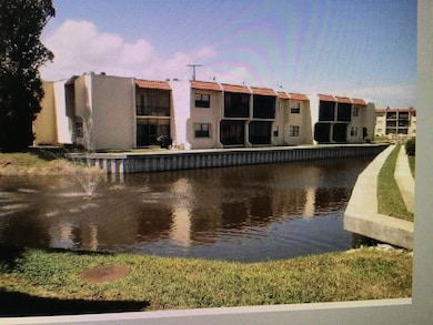 2050 Oleander Blvd unit 2-105, Fort Pierce, FL 34950 - photo 3