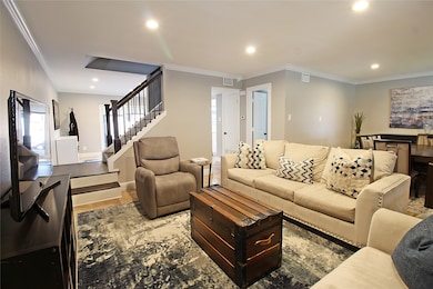 10386 Hammerly Blvd unit 32, Houston, TX 77043 - photo 2