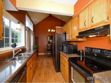 7 Apple Blossom Ln, Hendersonville, NC 28792 - photo 4