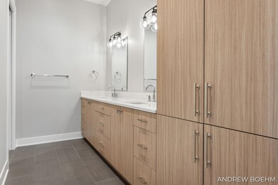 15-web-or-mls-159 S River Ave Holland, M