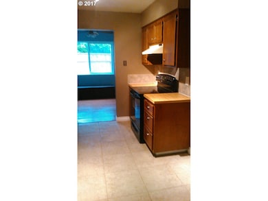 474 S Locust St, Canby, OR 97013 - photo 2