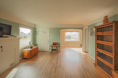 1302 4th St, Tillamook OR-07